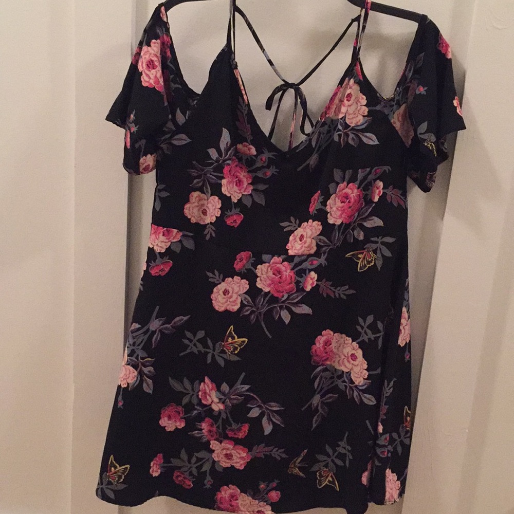 Black floral shoulder cutout dress
